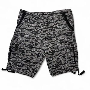 2000s Ecko black camo cargo shorts